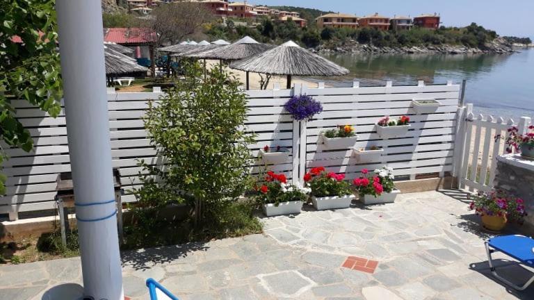 House Kokkalas On The Beach Pyrgadikia Luaran gambar