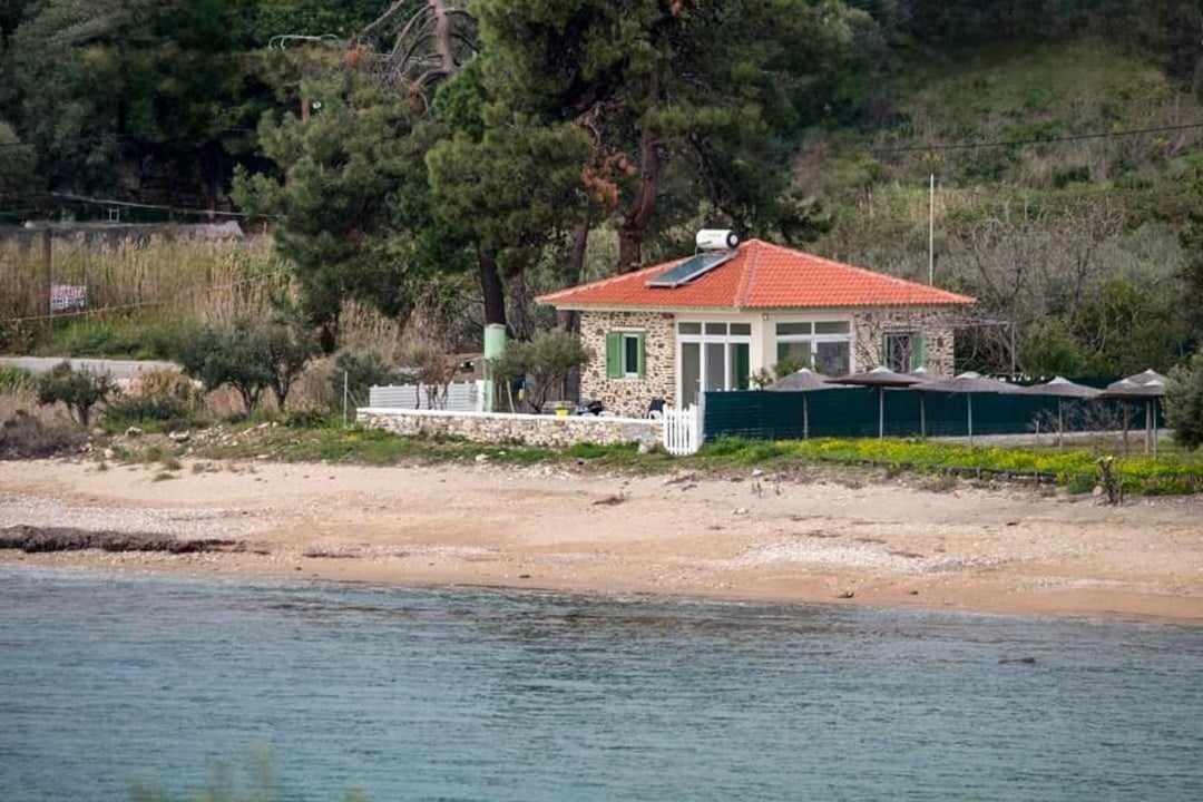 House Kokkalas On The Beach Pyrgadikia Luaran gambar